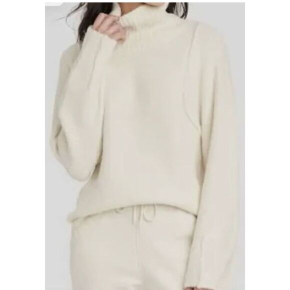 Universal Thread Sweaters - NWT Universal Thread Small Cream Mockneck Pullover Sweater Women's